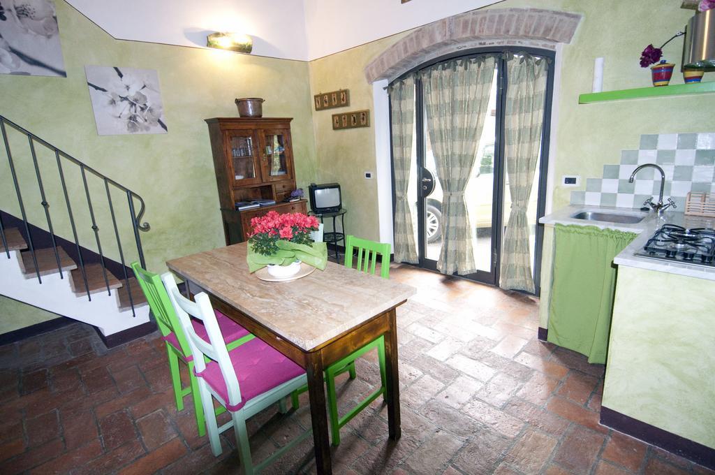 La Capanna di Panpepato Villa Rosia Ruang foto